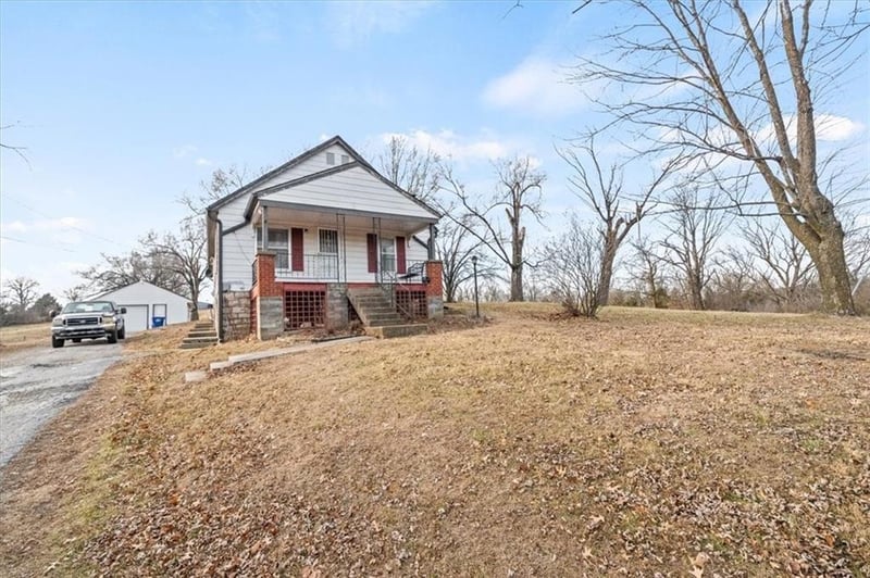 100 94th St, Edwardsville, KS 66111