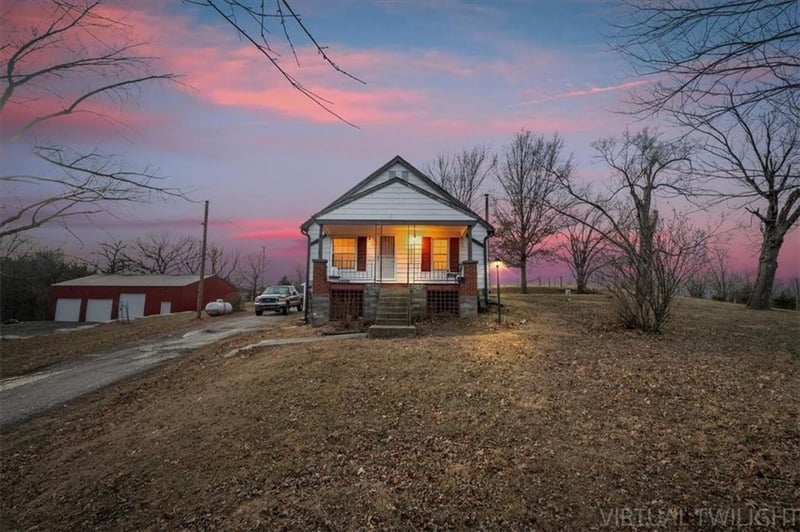 100 94th St, Edwardsville, KS 66111