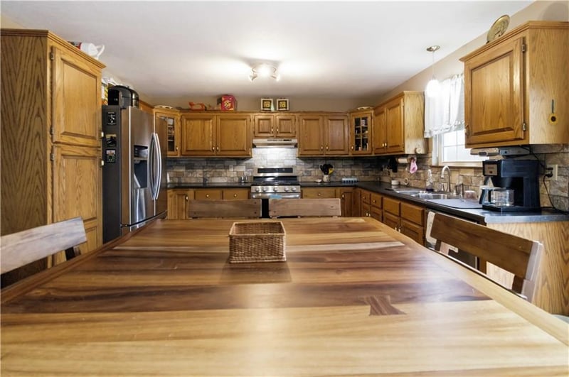 15588 Crestwood Dr, Basehor, KS 66007
