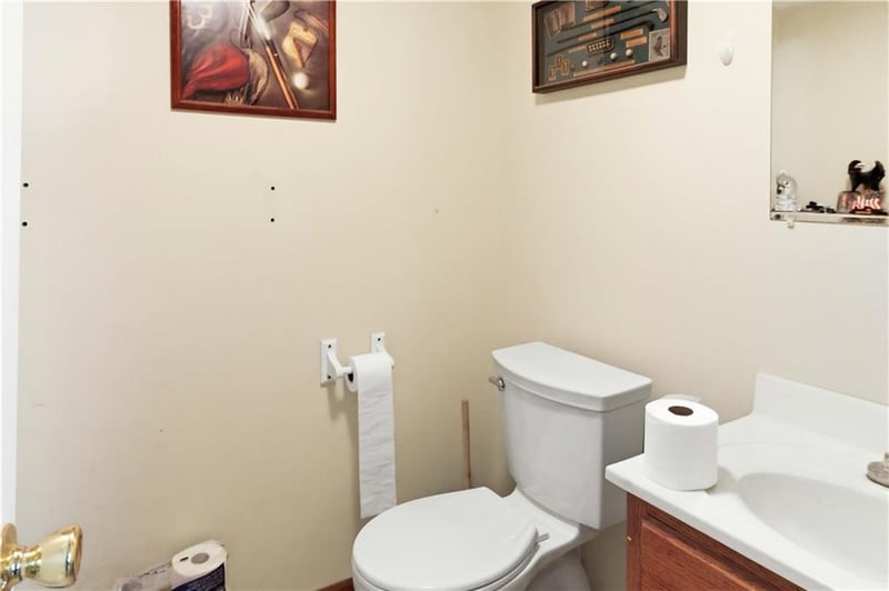 15588 Crestwood Dr, Basehor, KS 66007