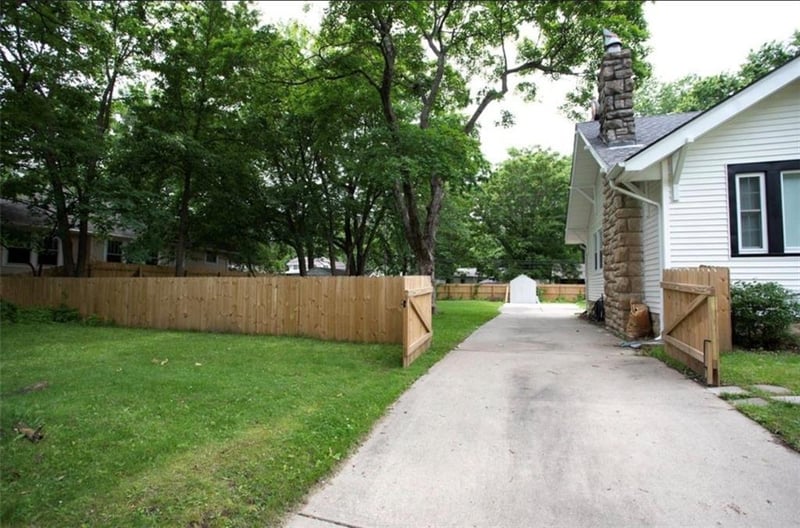 7530 Oak St, Kansas City, MO 64114