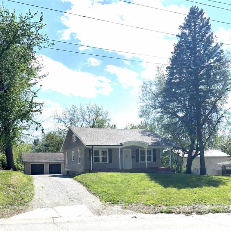 3302 Gene Field Rd, St Joseph, MO 64506