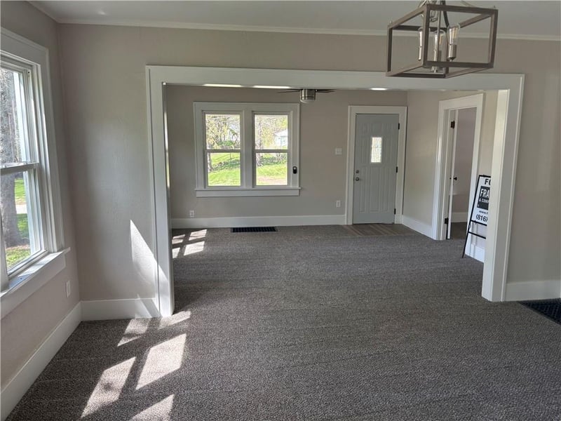 3302 Gene Field Rd, St Joseph, MO 64506