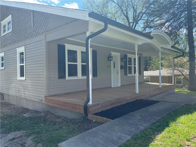 3302 Gene Field Rd, St Joseph, MO 64506