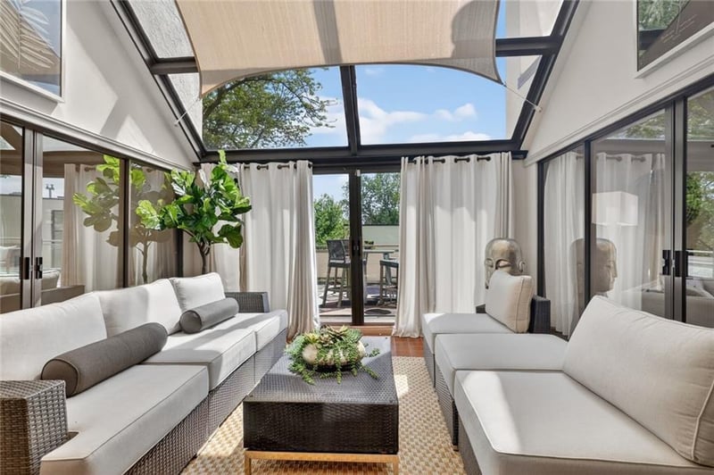 4567 Walnut St, Kansas City, MO 64111