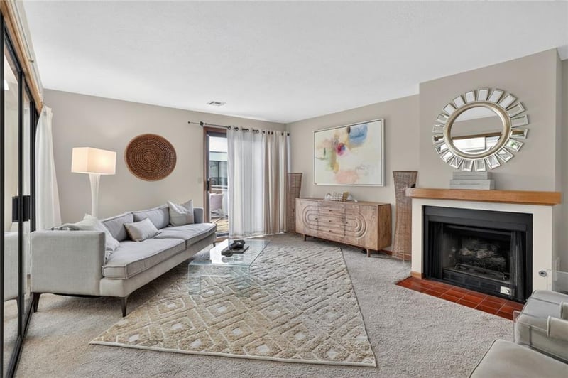 4567 Walnut St, Kansas City, MO 64111