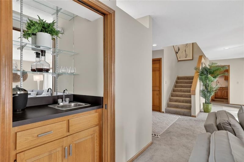 4567 Walnut St, Kansas City, MO 64111