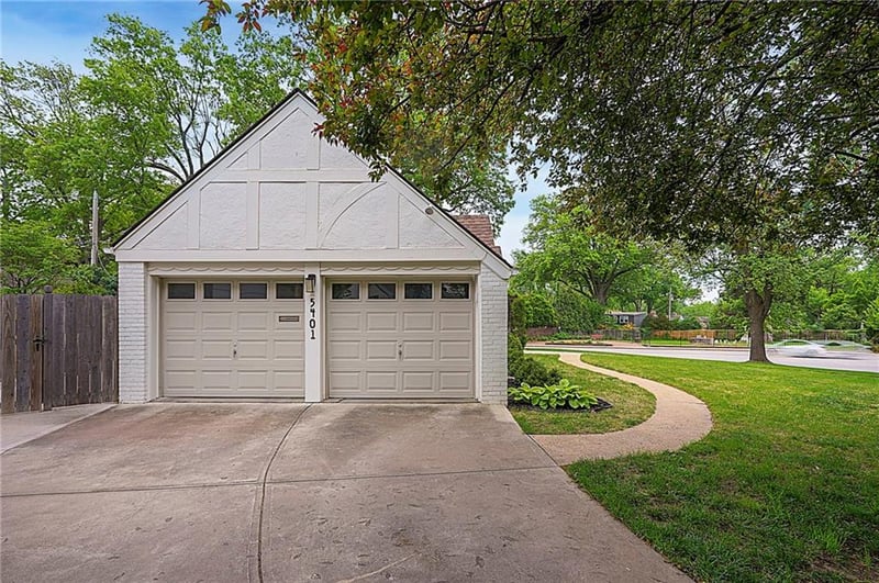 5401 Canterbury Rd, Fairway, KS 66205