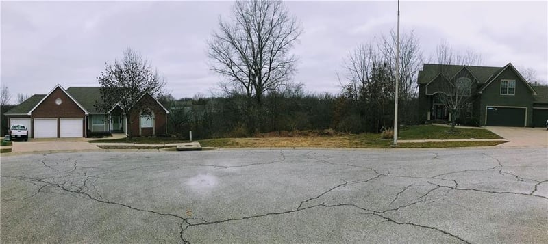 7709 Brook Ln, Kansas City, MO 64139