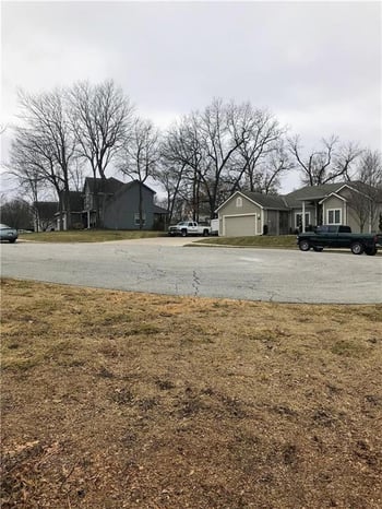 7709 Brook Ln, Kansas City, MO 64139