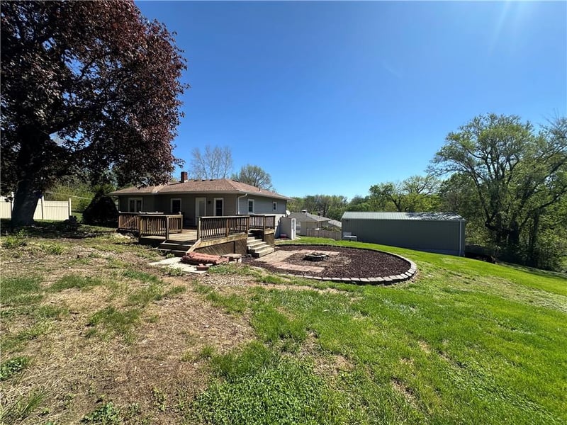 2720 Blackwell Rd, St Joseph, MO 64505
