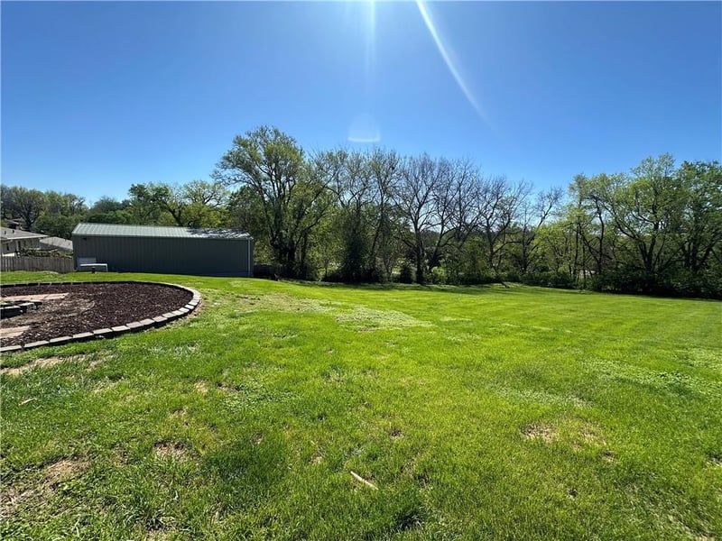 2720 Blackwell Rd, St Joseph, MO 64505