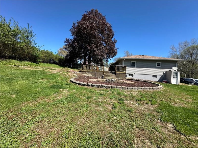 2720 Blackwell Rd, St Joseph, MO 64505