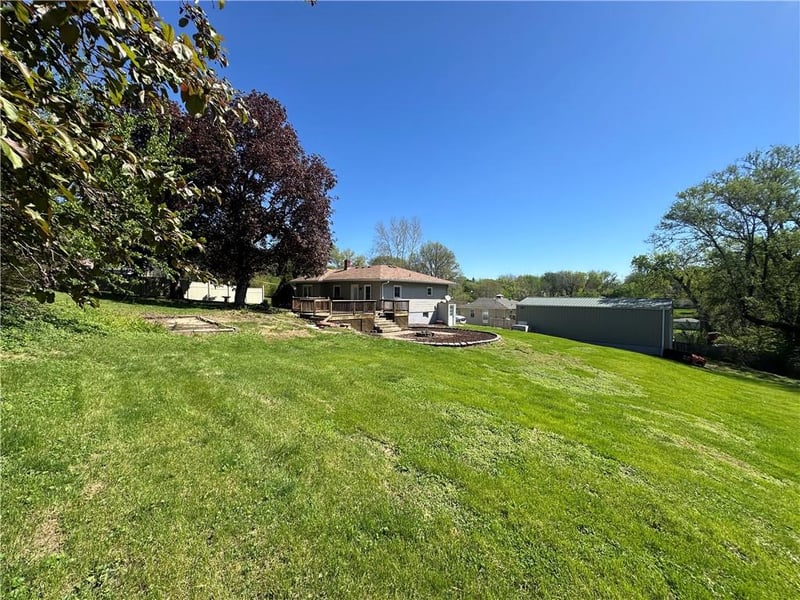 2720 Blackwell Rd, St Joseph, MO 64505