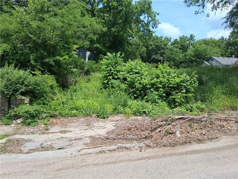 3114 E 68th Terrace St, Kansas City, MO 64132