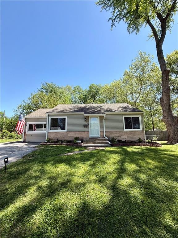 8233 Woodward St, Overland Park, KS 66204