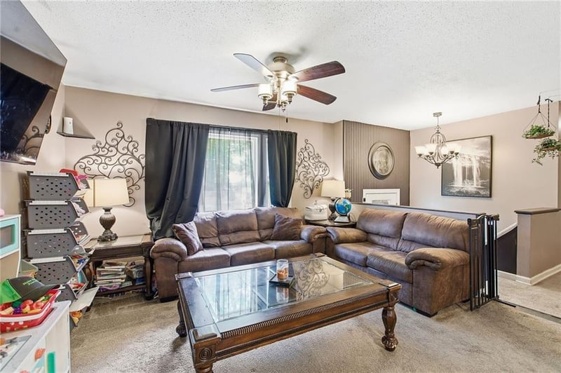 326 Gregory Dr, Gower, MO 64454