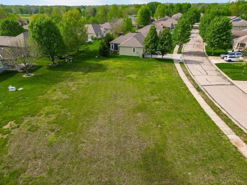 29409 Palmer Dr, Paola, KS 66071