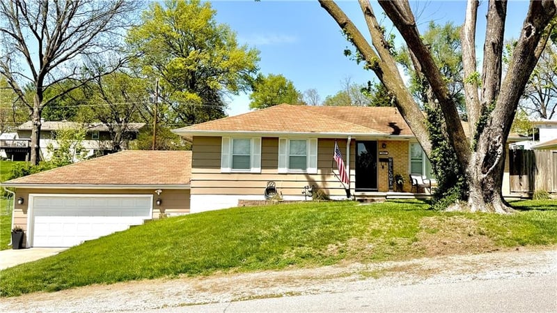 3405 Neighbor Rd, St Joseph, MO 64506