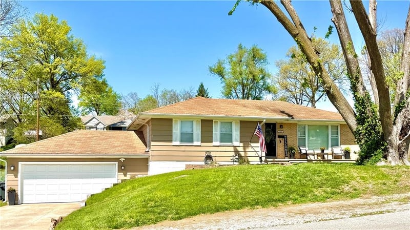 3405 Neighbor Rd, St Joseph, MO 64506