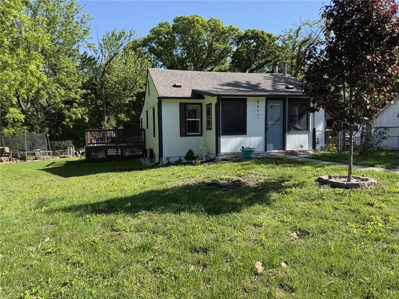 704 Hayward Ave, Independence, MO 64050