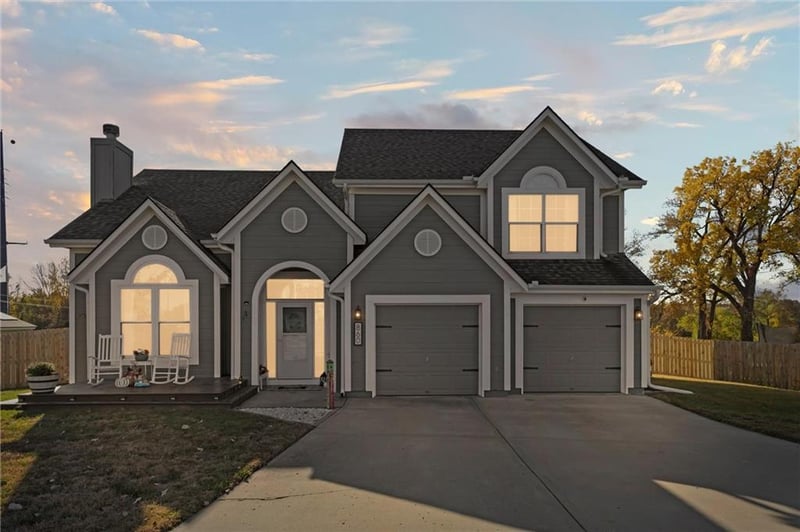 860 River Dr, Edwardsville, KS 66111
