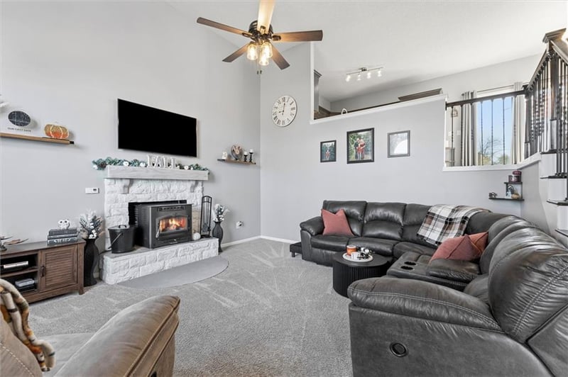 860 River Dr, Edwardsville, KS 66111