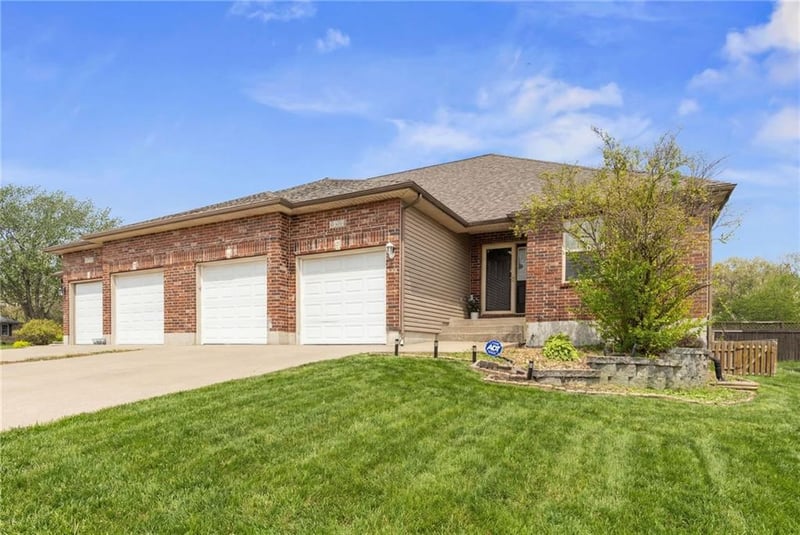 1803 Villa Dr, Warrensburg, MO 64093