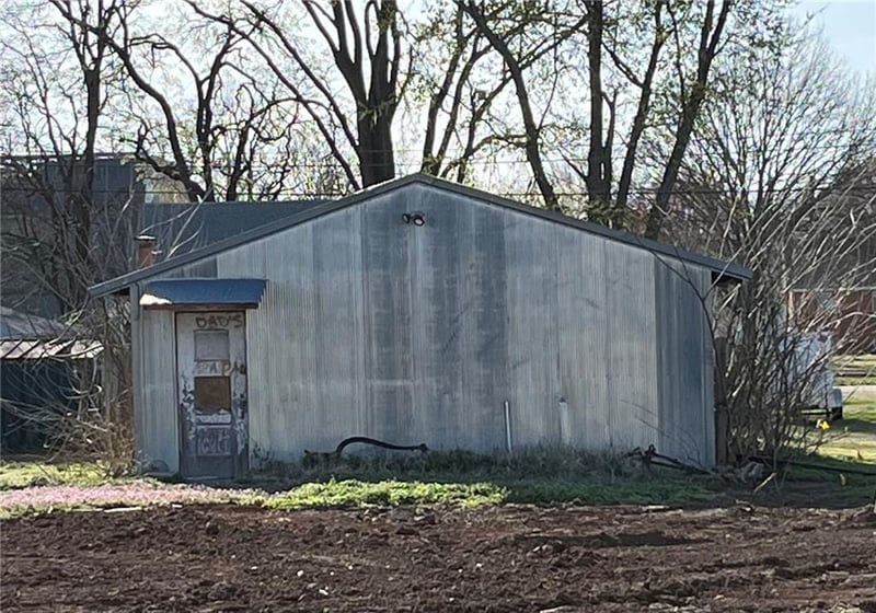 211 Merchant St, Oswego, KS 67356
