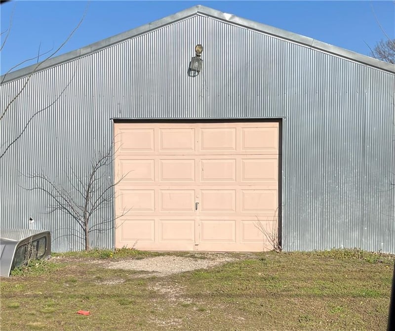 211 Merchant St, Oswego, KS 67356