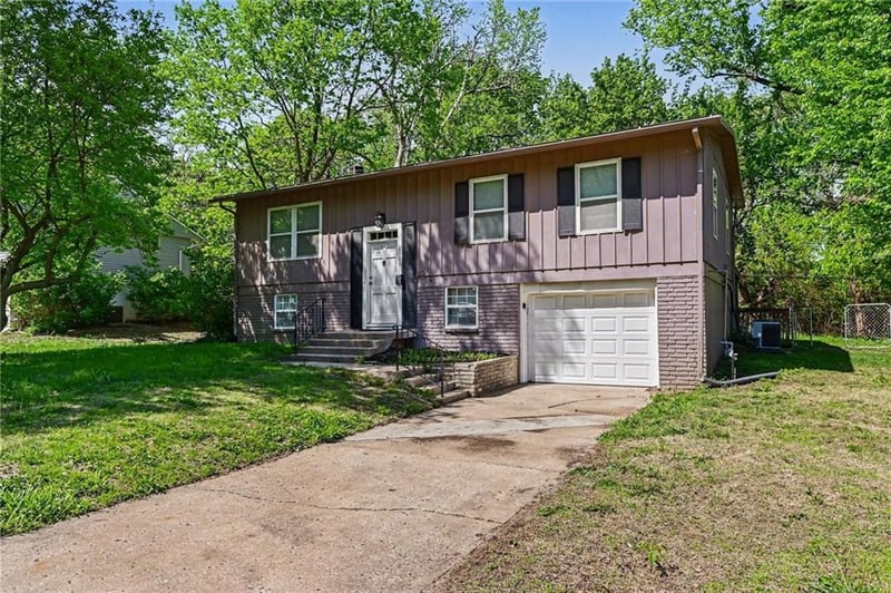 8700 91st St, Kansas City, MO 64138