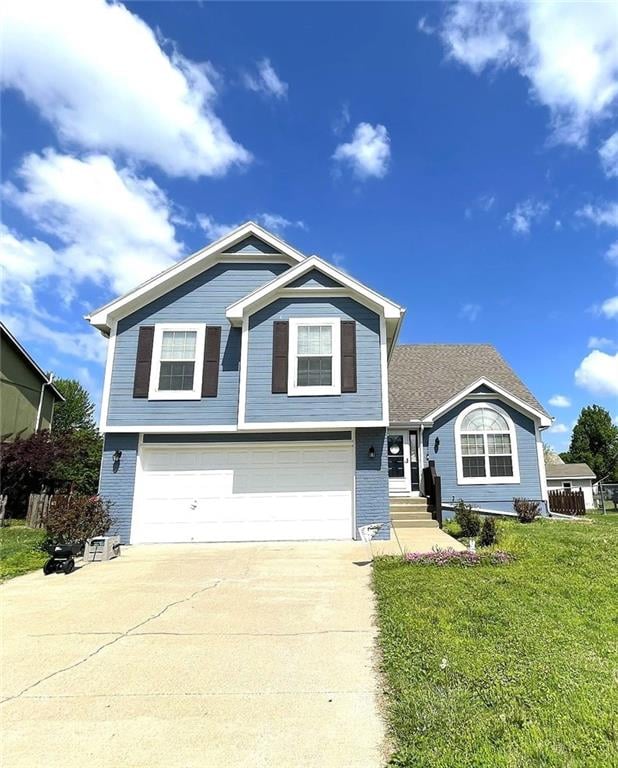 711 Shamrock Ln, Warrensburg, MO 64093