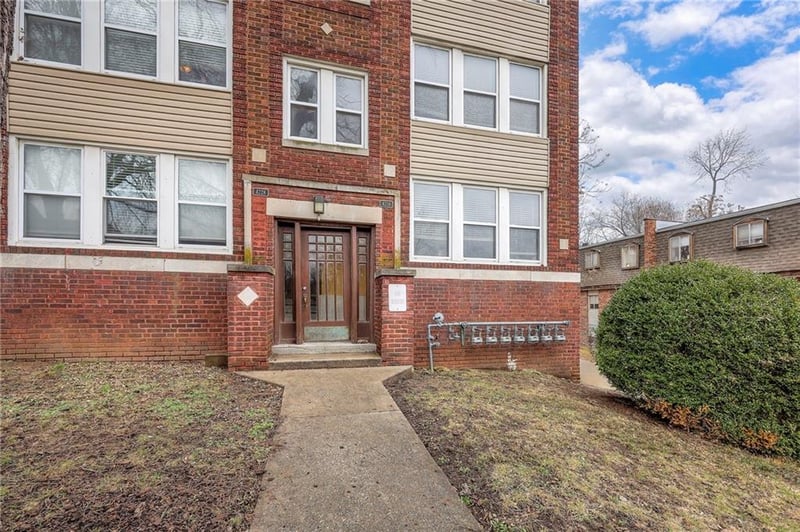 4226 Locust St, Kansas City, MO 64110