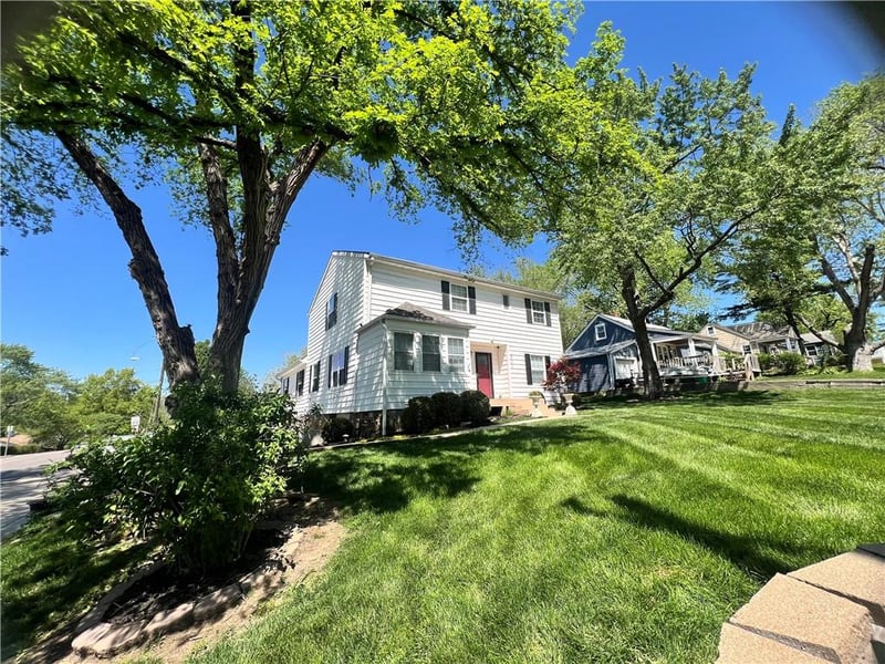 920 County Line Rd, Kansas City, KS 66103