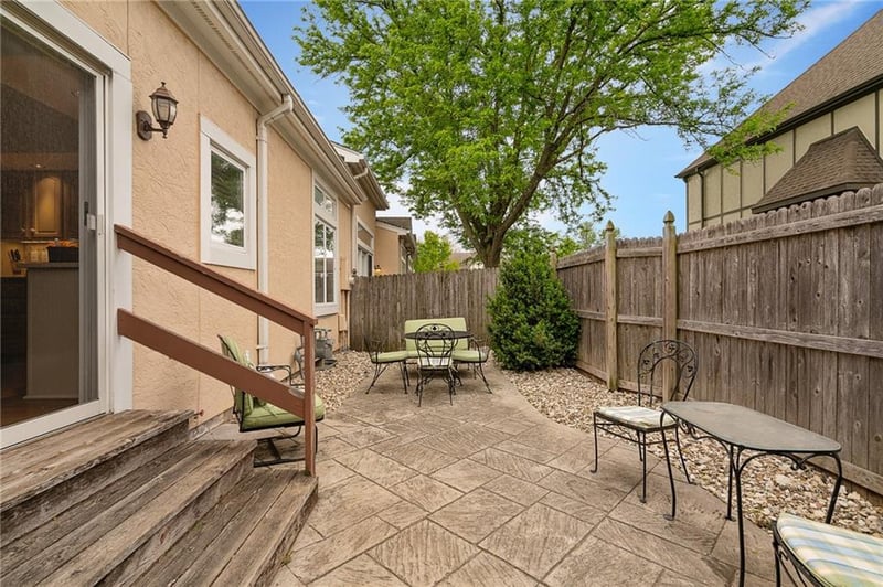 3709 Somerset Dr, Prairie Village, KS 66208