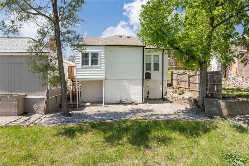 605 12th St, St Joseph, MO 64501