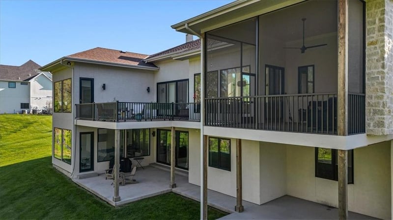 7300 Pampas Ln, Kansas City, MO 64152