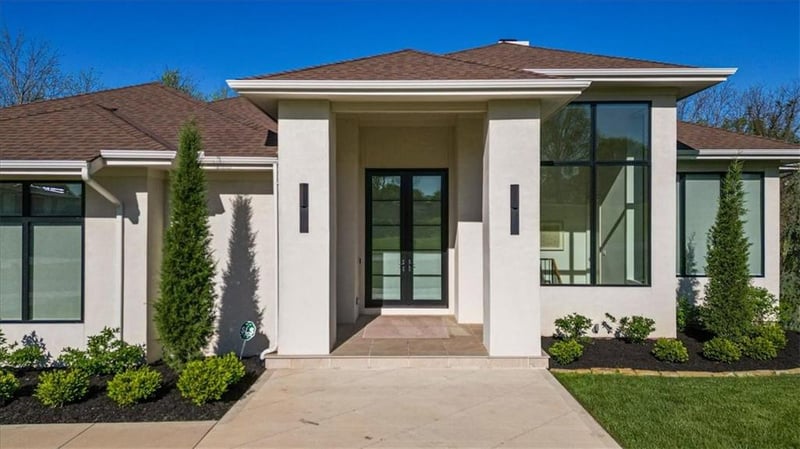 7300 Pampas Ln, Parkville, MO 64152