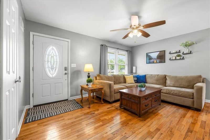 1807 Seneca St, Leavenworth, KS 66048
