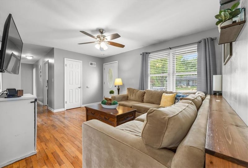 1807 Seneca St, Leavenworth, KS 66048
