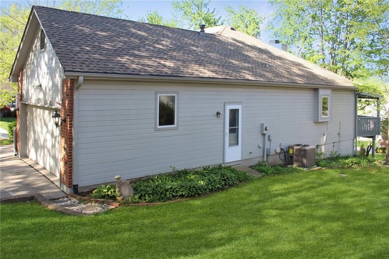 17800 30th Dr, Independence, MO 64057