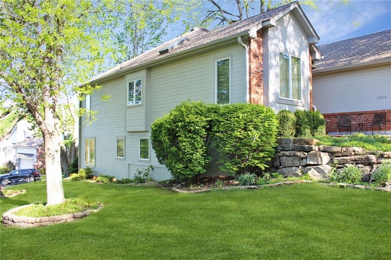 17800 30th Dr, Independence, MO 64057