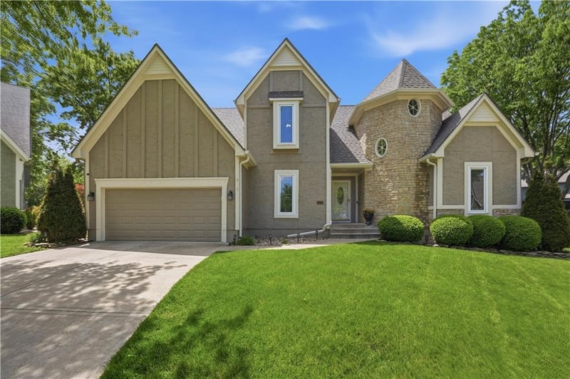 14220 Brougham Dr, Olathe, KS 66062