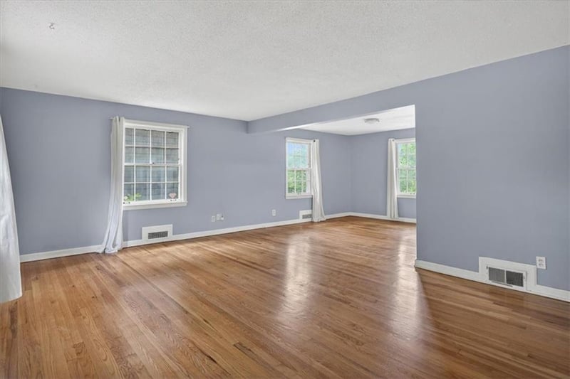 636 63rd Ter, Kansas City, MO 64110