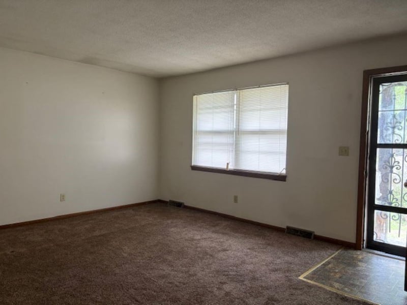 7253 Richland Ave, Kansas City, KS 66111