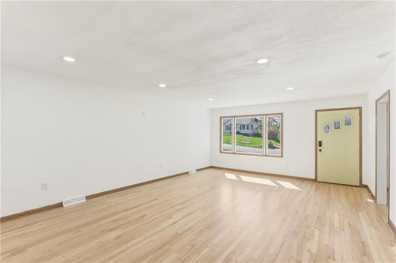 3137 9th Pl, Kansas City, KS 66103