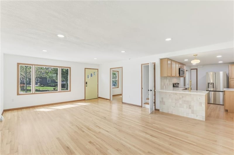 3137 9th Pl, Kansas City, KS 66103