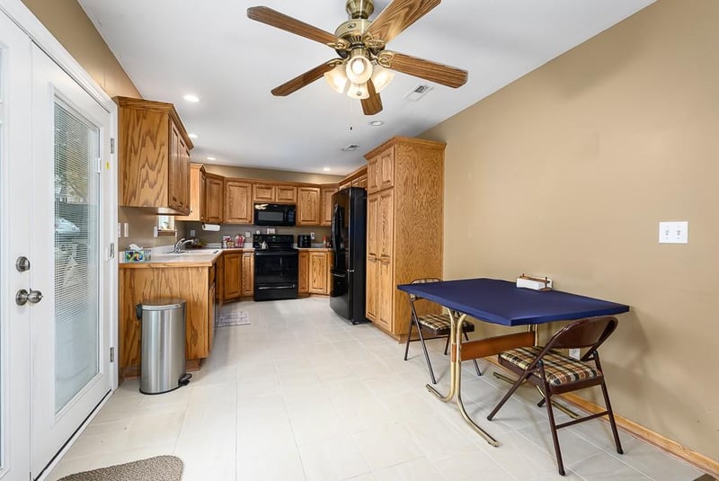 101 Delaware St, Tonganoxie, KS 66086
