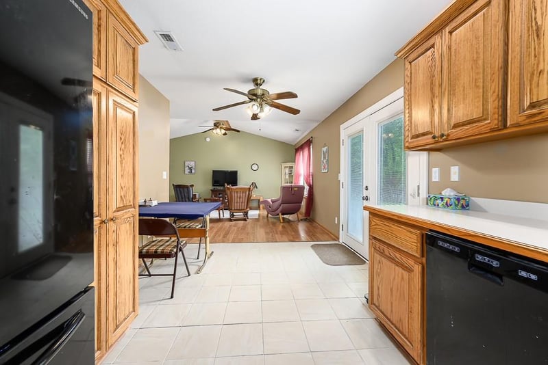 101 Delaware St, Tonganoxie, KS 66086