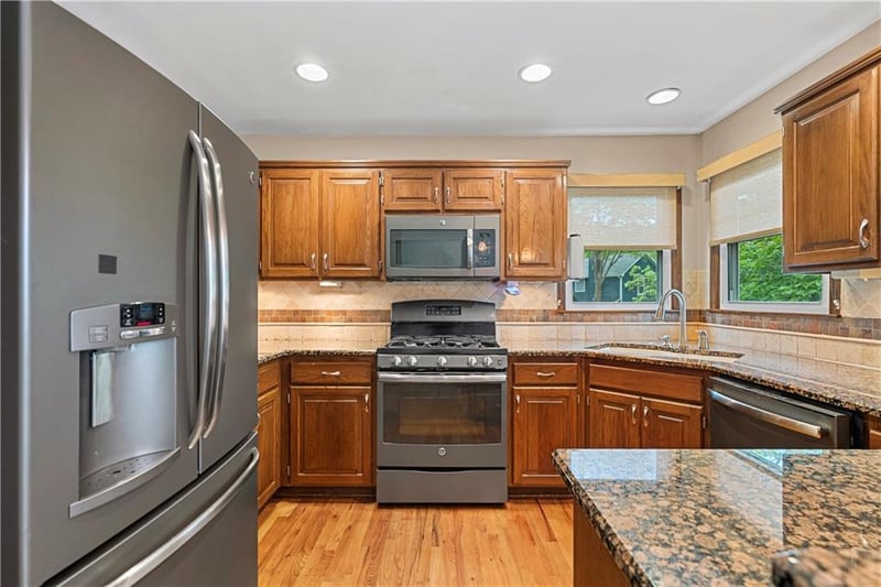 4922 Payne St, Shawnee, KS 66226